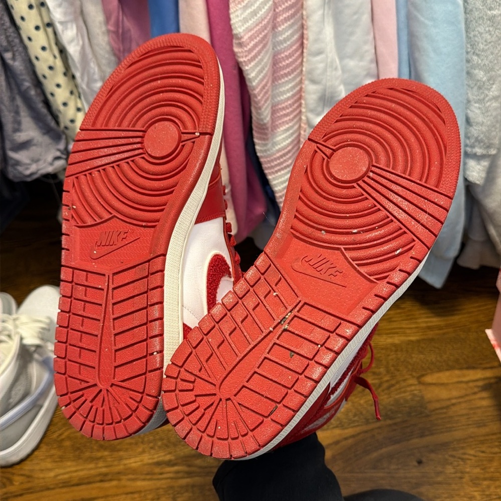 Jordan 1 Mid - Picture 2 of 3